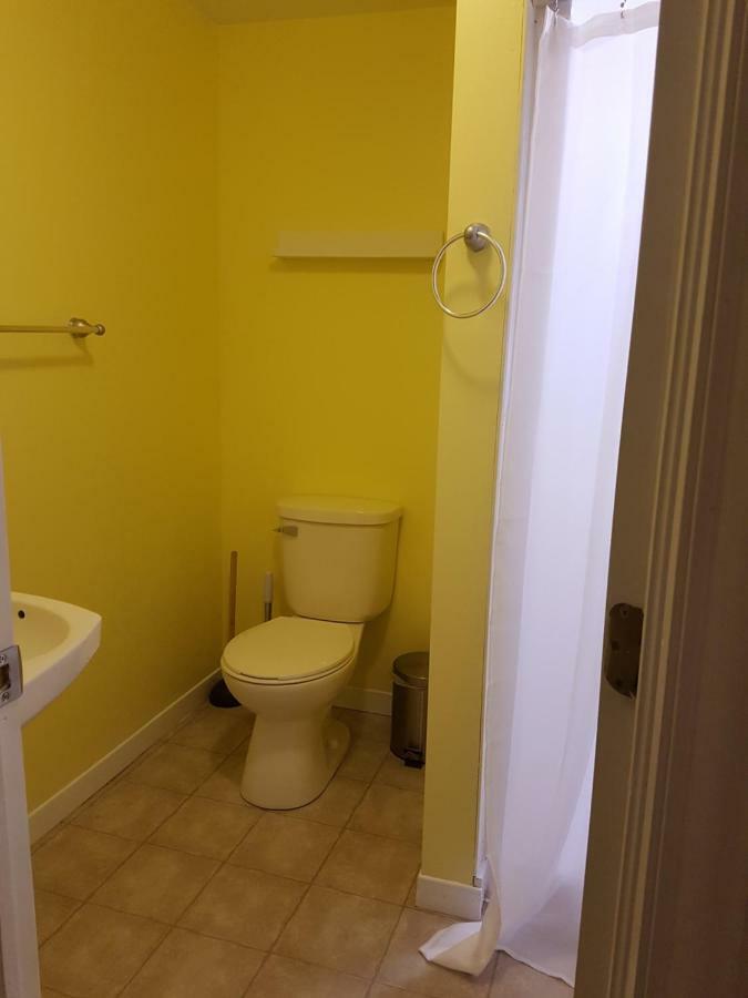 Small Town Bound Inn Montague Habitación foto